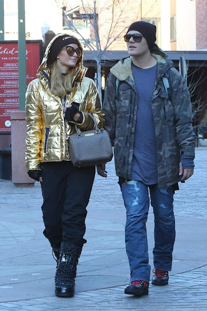 Paris Hilton and Chris Zylka Stroll Image