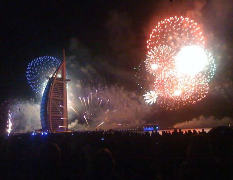 فيديو وصور ..  الألعاب النارية في دبي بمناسبة رأس السنة 2013 