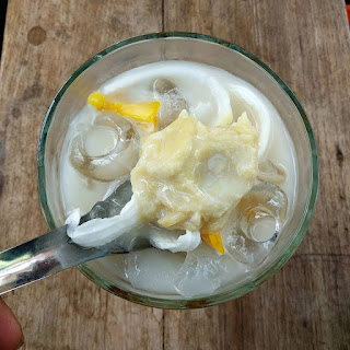 Es kelapa durian.