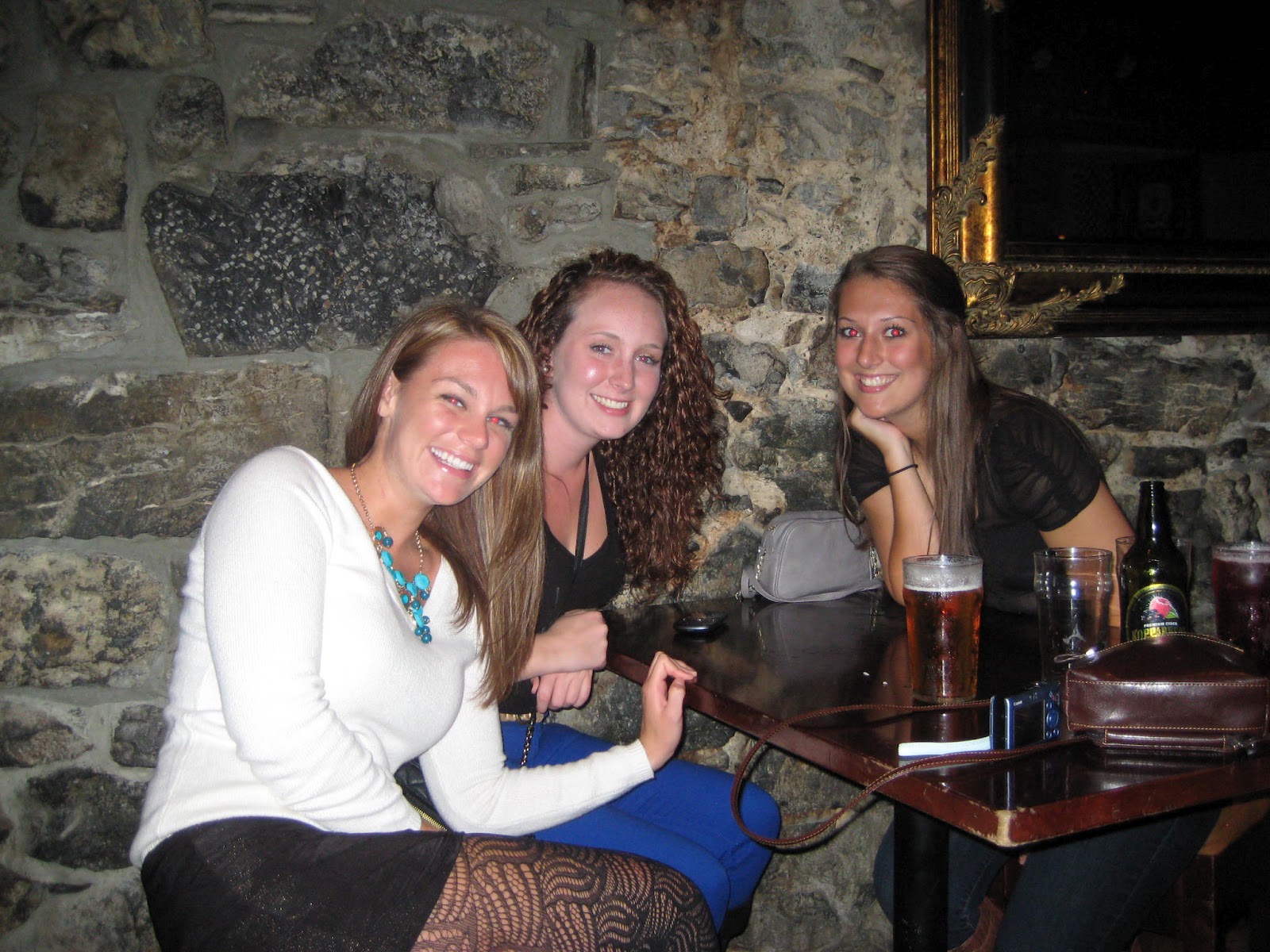front door galway pictures Monica, Jessica and I at the King's Head | 1600 x 1200
