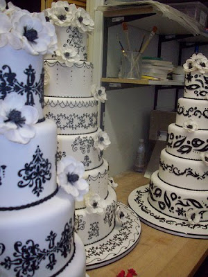 She picked a very sophisticated cake this wedding cake the middle one 