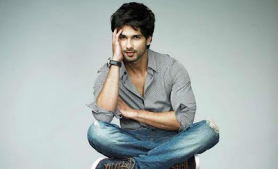 Shahid Kapoor Cute Smiling Photos and Pics.