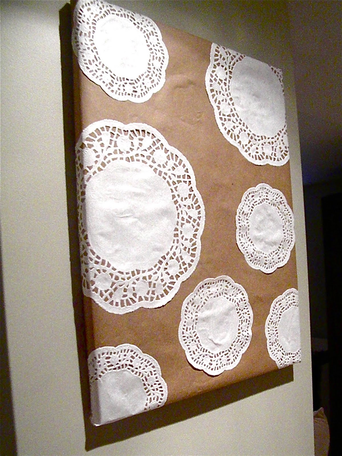 May Contain Nutz: DIY Tutorial - Doily Wall Art