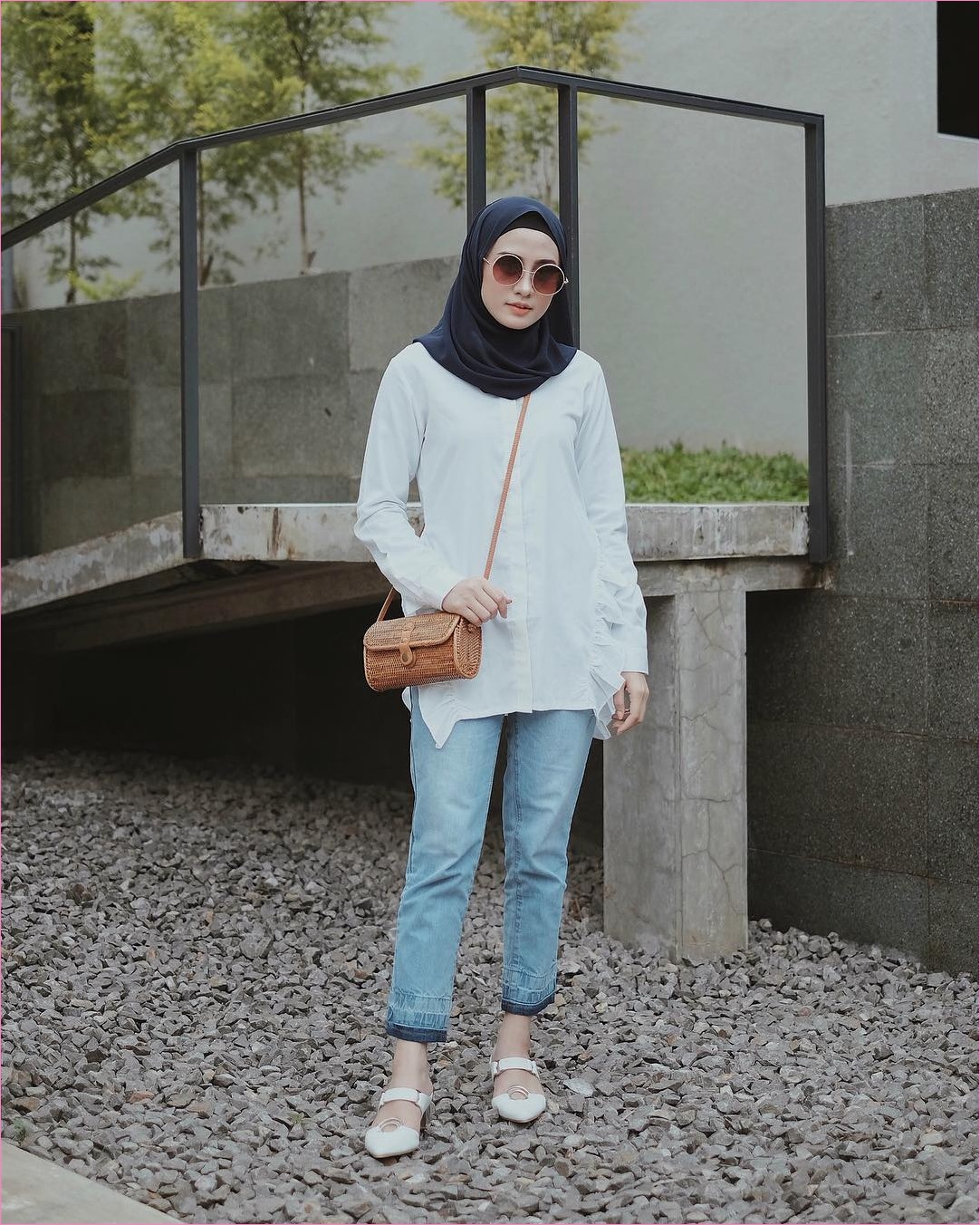 Outfit Simple Untuk Kuliah