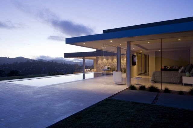 Photo of the house and the view as seen from the pool