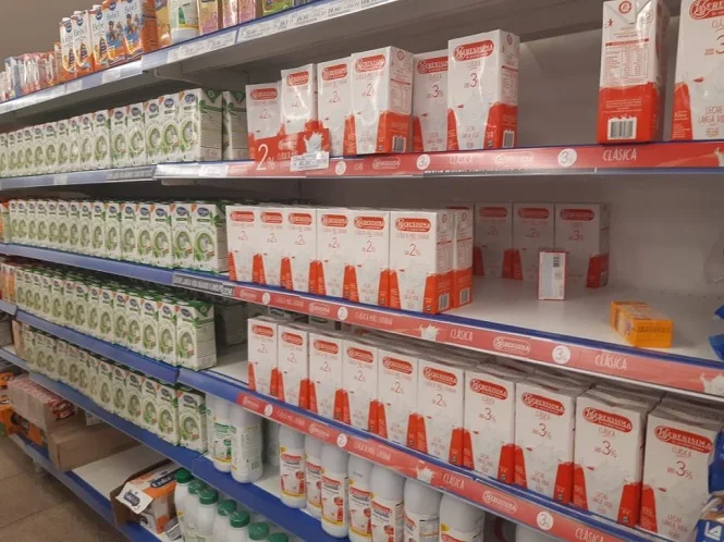 Podría faltar leche en las góndolas en los próximos días