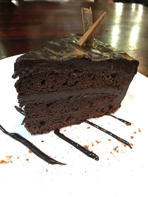 california pizza kitchen review restaurant review mumbai the pretty simple girl the pretty simple life chocolate cake