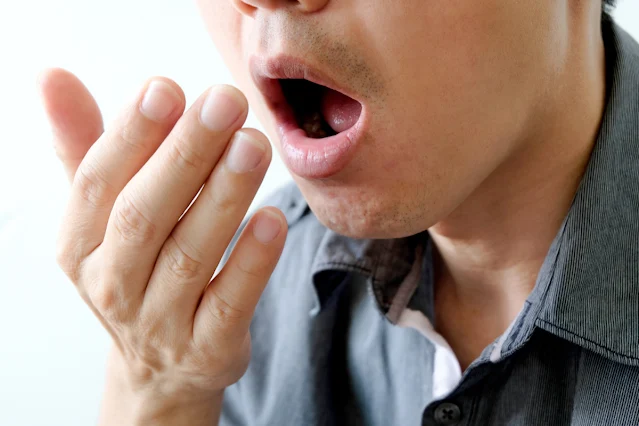 نصائح صحية وغذائية لإزالة رائحة الفم الكريهة