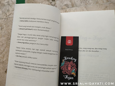 pembaca novel kambing hujan