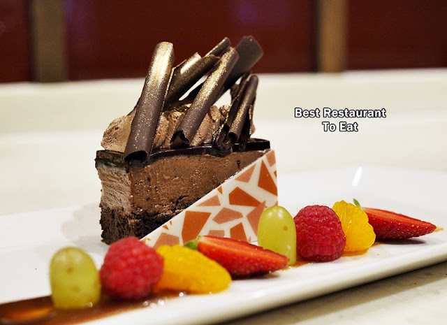 Dessert Chocolate Mud Cake - Vegetarian Fine Dining Dishes