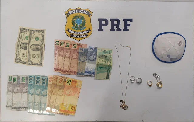 Dupla é flagrada com pertences furtados durante fuga na Dutra, em Barra Mansa