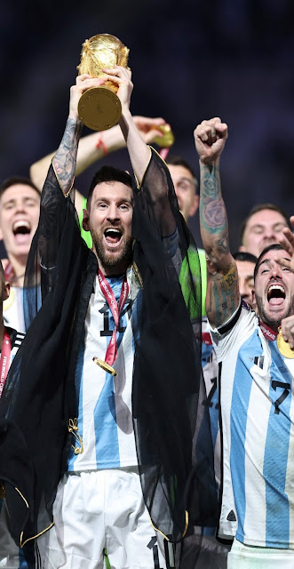خلفيات ميسي 4K مع منتخب الارجنتين وهو يرفع كأس العالم