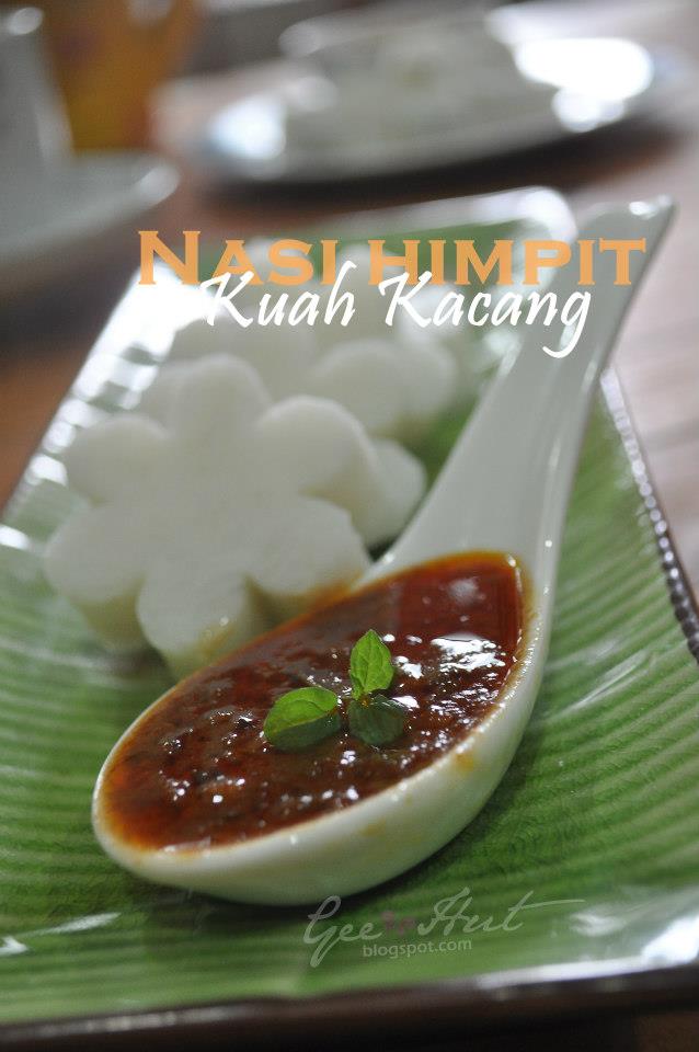 GeeHut: Nasi himpit kuah kacang