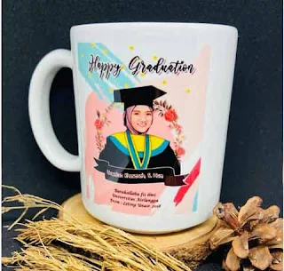 kado wisuda yang bermanfaat mug custom