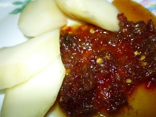 Secangkir teh sepiring kuih: COLEK / PENCICAH BUAH