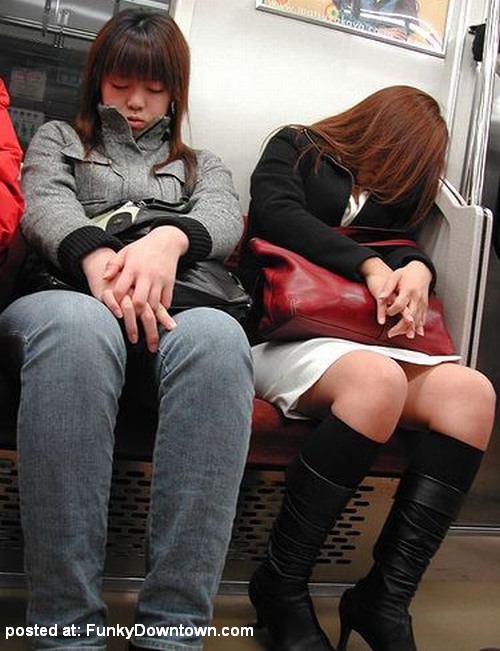 Gambar Foto Orang Jepang Tidur Di Kereta!