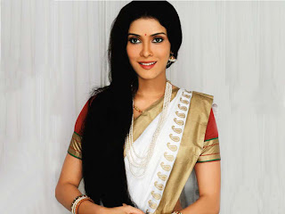 Actress Nandana Sen in White Silk Saree