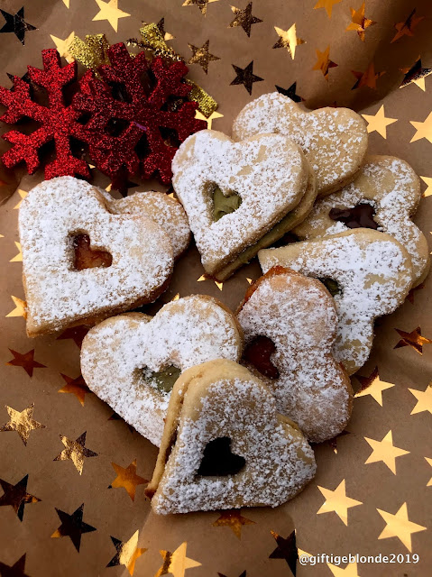 Weihnachtsplätzchen mit Walnuss