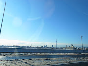 かなり早く東京に着いてしまった。 雪を警戒した都心の人々は車を敬遠したせい .