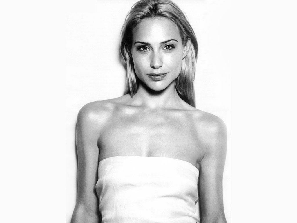 ... claire forlani wallpaper justin bieber 2011 photoshoot wallpaper dogs