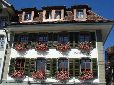 [ベスト] スイス 花 窓 125332-スイス 花 窓辺