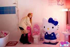 Foto kamar mandi hello kitty Terbagus Berwarna Merah Ungu 