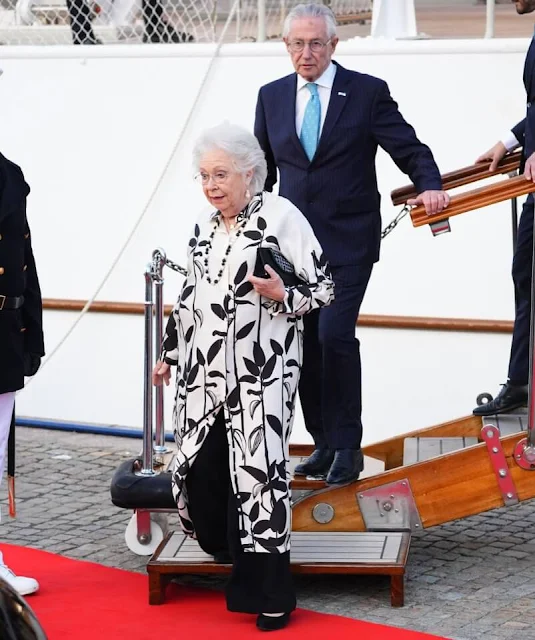 Queen Mary and Crown Princess Victoria wore a Saloni dress. Princess Sofia wore an outfit by Lilli Jahilo. Rebekka Notkin