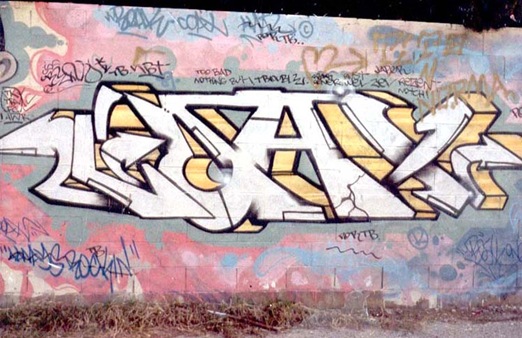 423