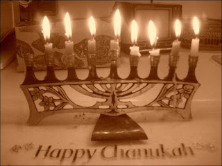 [Menorah01.jpg]