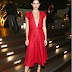 Look do dia: Sara Sampaio aposto em vestido vermelho decotado