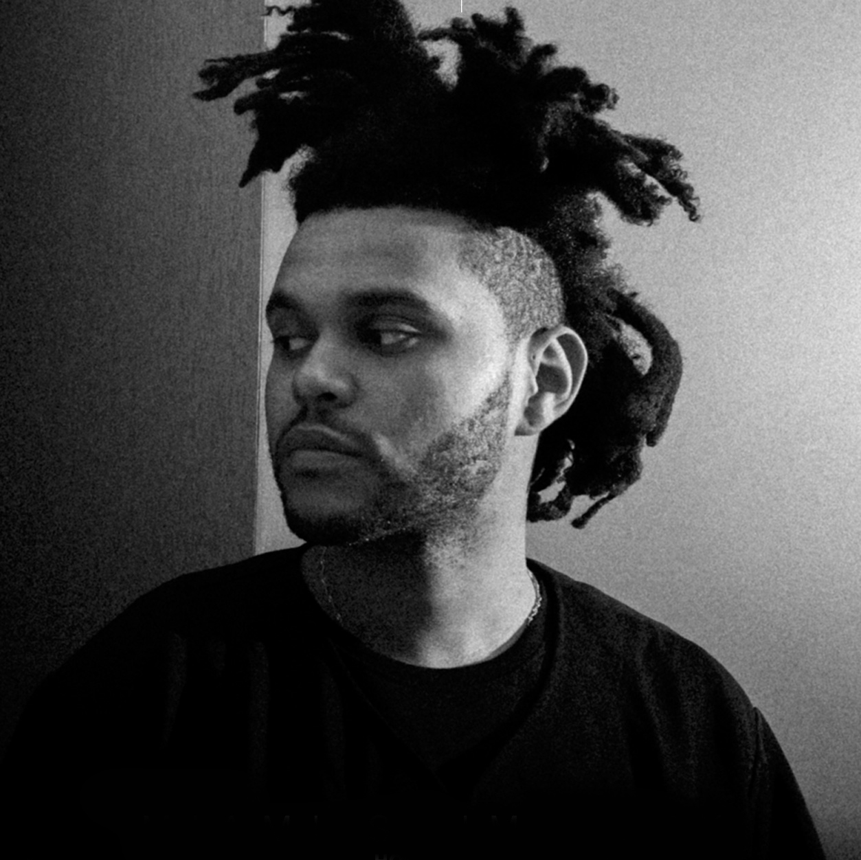 The Weeknd está pegando fogo no videoclipe de ‘Can’t Feel My Face’ 