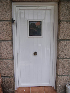 Puerta de entrada con panel