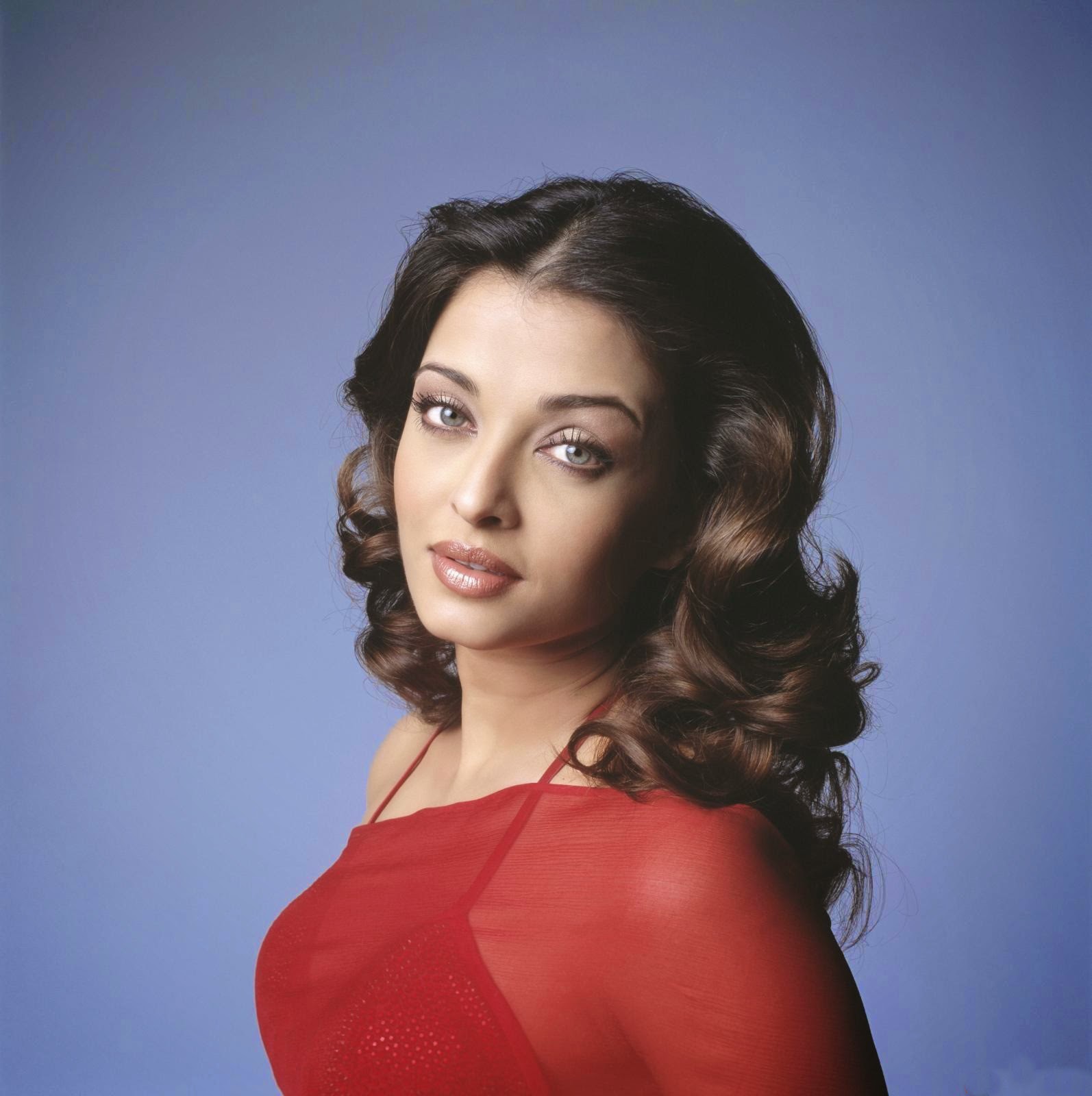 Bollywood Actress Aishwarya Rai in Red Saree