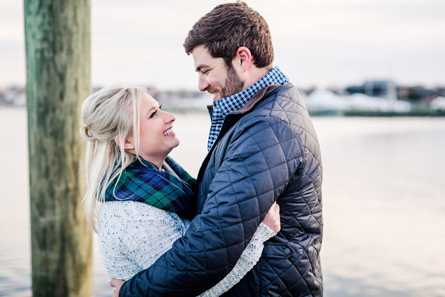 A Sunny Winter Engagement Session in Downtown Annapolis with Lauren and Zach by Heather Ryan Photography