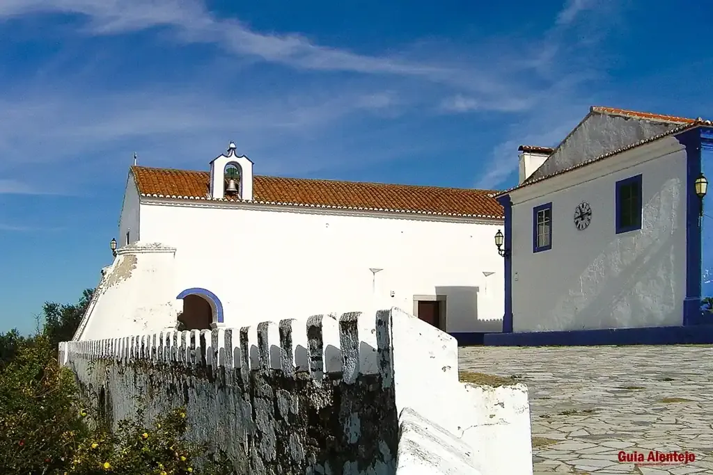 Igreja-de-Nossa-Senhora-da-Vila-Velha-fronteira-com-o-guia-alentejo