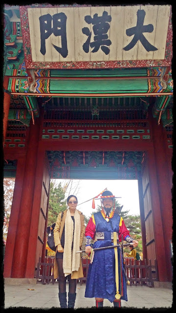 Chief Royal Guard in front of Daehanmun (대한문 / 大漢門) | www.meheartseoul.blogspot.sg