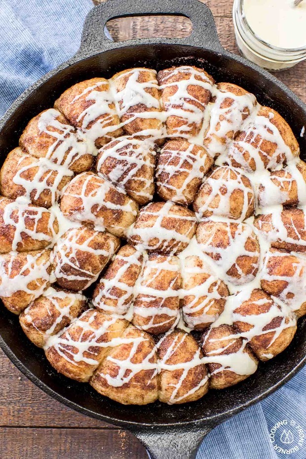 Gingerbread-Pull-Apart-Rolls-eggnog-Glaze