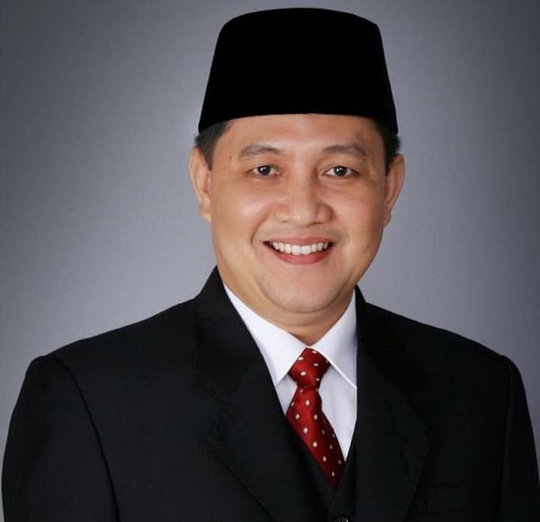 Meminta Presiden Mundur