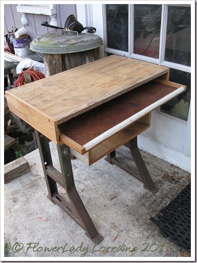 04-27-comp-desk