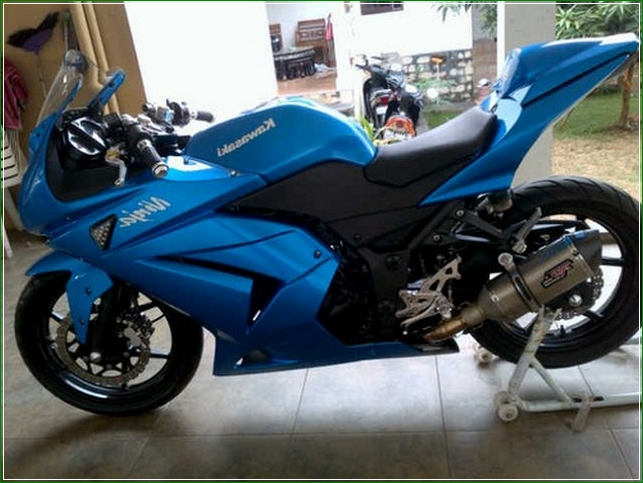 Warna Biru - Contoh Gambar Dan Foto Konsep Desain Modifikasi Kawasaki Ninja 4 Tak 250cc Sporti Ala Moge Keren Banget
