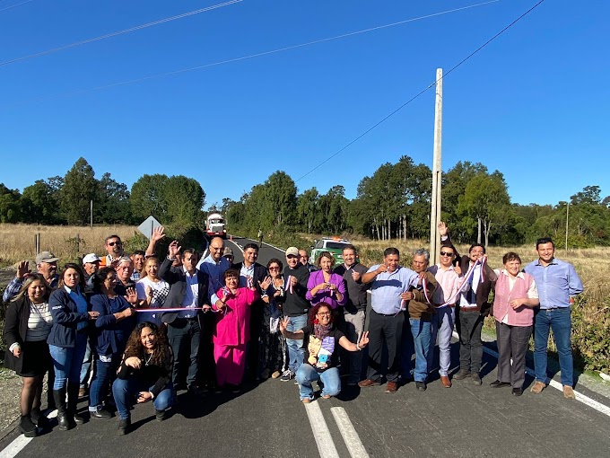 Alcalde Andrés Reinoso encabezó inauguración de 10 kilómetros de asfalto en Auquinco