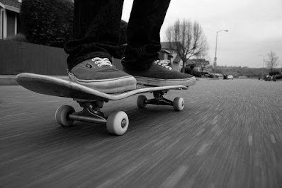 Foto de skate en blanco y negro