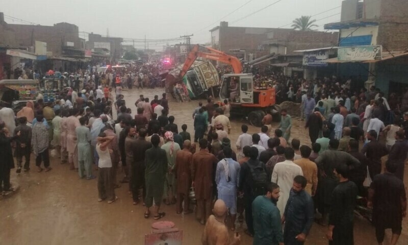 رحیم یار خان میں چینی سے لدا ٹرک مسافر کوسٹر پر الٹ گیا،13 افراد جاں بحق، کئی زخمی