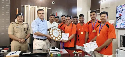 मऊ में आयोजित 42 वीं अन्तर्जनपदीय बैडमिंटन एवं टेबल टेनिस प्रतियोगिता में चन्दौली पुलिस टीम जीती