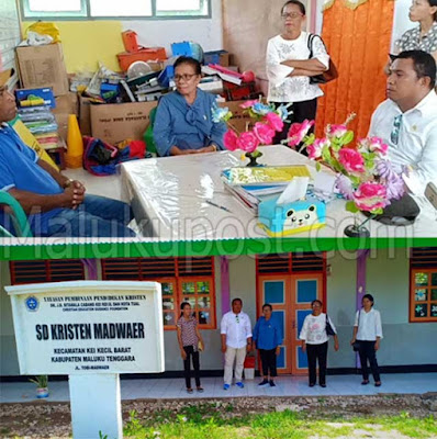 Dijelaskan Fautngilyanan, sejumlah sekolah di kecamatan Kei Kecil Barat yang dikunjungi Tim Pengawasan dari DPRD Malra yakni SD Inpres Yatwav, SD Kristen Madwear, SDNK Somlain, SDNK Ohoiren dan SD Kristen Ohoira. Dan sebagai tindak lanjut untuk sekolah-sekolah itu terkait kekurangan tenaga gurunya yang harus dilengkapi. “Itu akan kami tindak lanjuti, selain itu disiplin para guru dan kepala sekolah juga tentang jam sekolah, kalau belum satnya libur jangan sekolah diliburkan lebih dulu, Saya memang orang (basic) pendidikan, sudah tentu saya akan menyuarakan dan memperjuangkannya di parlemen dan berkoordinasi dengan kepala dinas pendidikan Malra terkait masalah dan temuan terkait masalah-masalah (keluhan) ini,” tegasnya.