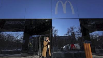 McDonald's Cs Rela Habiskan Jutaan Dolar Demi Tolak Upah Pekerja Naik  