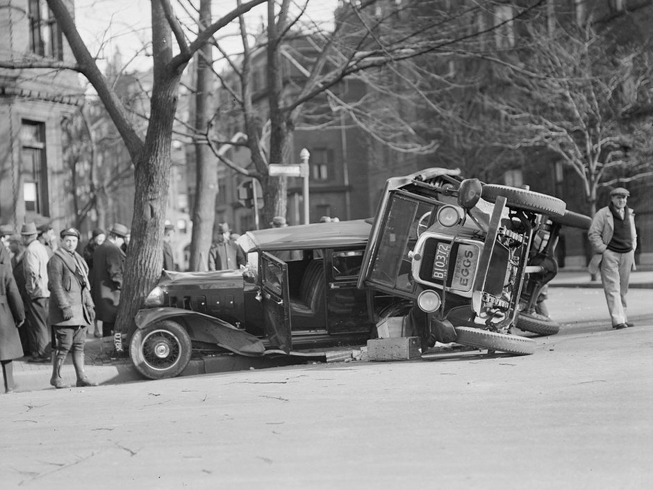 27 Astonishing Vintage Photos of Car Wrecks in Boston in the 1930s