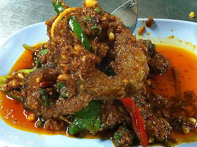 ผัดเผ็ดปลาดุกทอดกรอบ - จัดจ้านเผ็ดร้อน