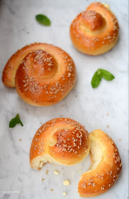 pane-al-formaggio-pane-ripieno-alla-feta