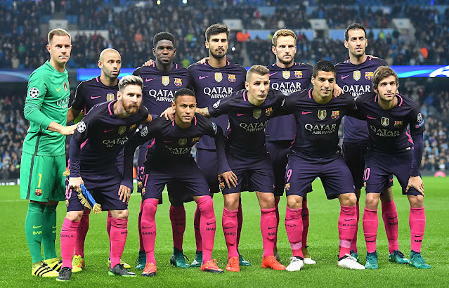 F. C. BARCELONA. Temporada 2016-17. Ter Stegen, Mascherano, Umtiti, André Gomes, Rakitic y Busquets. Messi, Neymar, Digne, Luis Suárez y Sergi Roberto. MANCHESTER CITY F. C. 3 F. C. BARCELONA 1 Martes 01/11/2016, Liga de Campeones de la UEFA, fase de grupos, Grupo C, jornada 4. Manchester, Inglaterra, Reino Unido, Etihad City of Manchester Stadium. GOLES: 0-1: 21’, Messi. 1-1: 39’, Gündoğan. 2-1: 51’, Kevin De Bruyne. 3-1: 74’, Gündoğan.